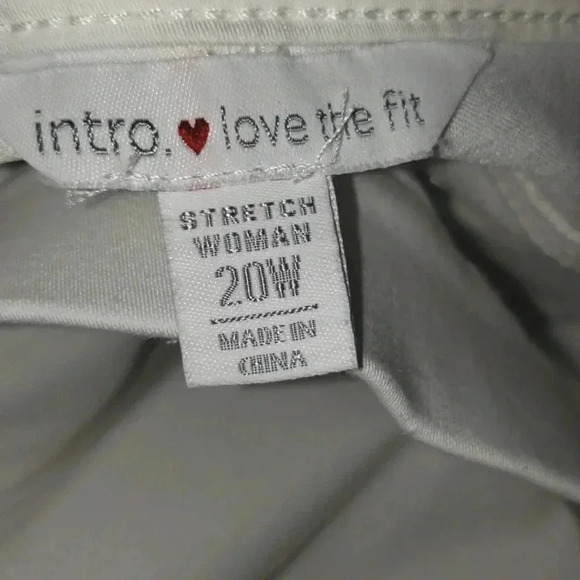 White Pockets 20W Power Stretch Pull-On Slimming Tummy Control Cropped Pants - Picture 5 of 6